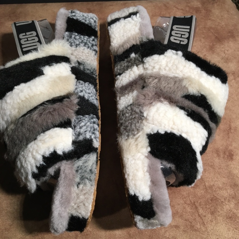 UGG NIB AUTHENTIC FLUFF YEAH BLACK & GRAY SLIPPERS